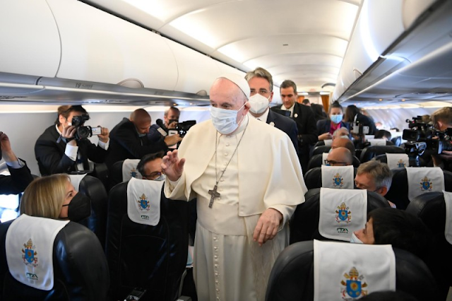 Chuyến tông du của Đức Thánh Cha Phanxicô đến Đảo Síp và Hy Lạp – Lời chào của Đức Thánh Cha trên chuyến bay từ Roma đến Larnaca, 02.12.2021