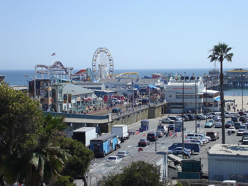 800px-Santa_Monica_Pier_Top_View.jpg