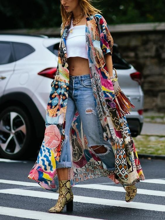lady layering her top and ripped jeans with Bohemian kimono