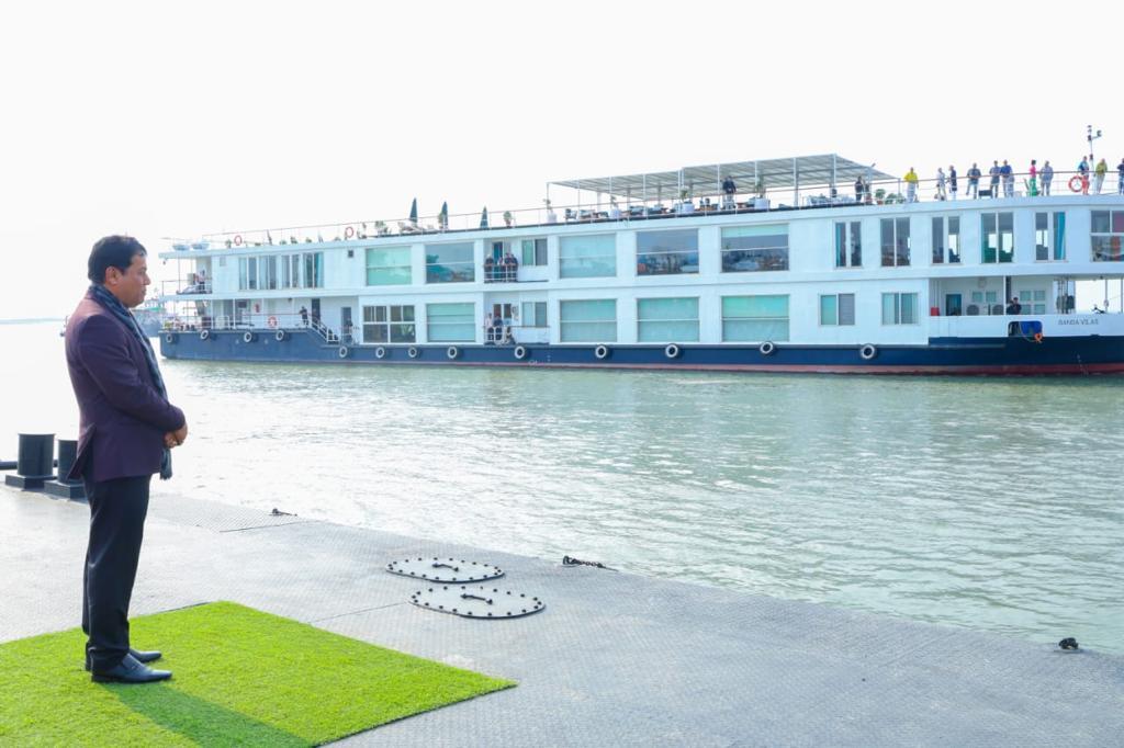 MV Ganga Vilas makes history in India's River Cruise sector; completes  maiden trip at Dibrugarh - India Shipping News