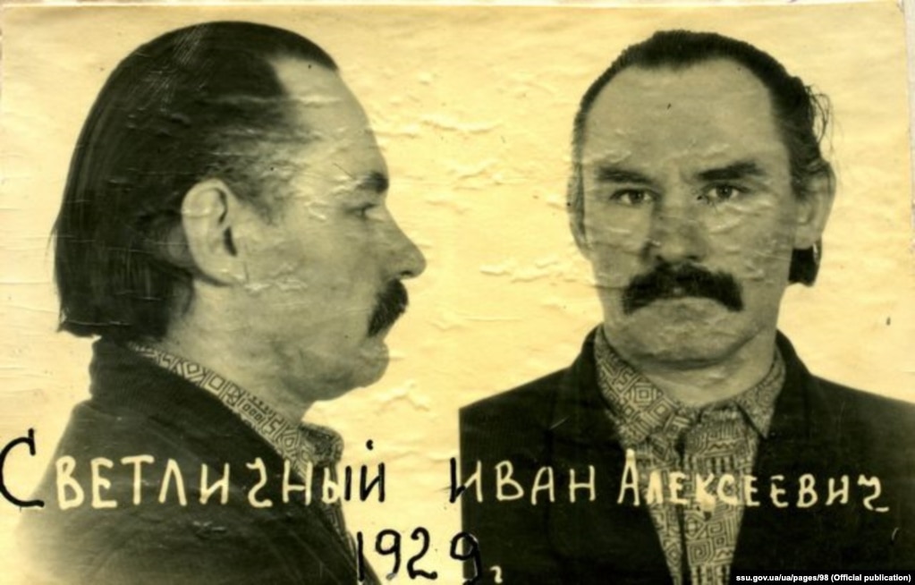 Фотографії Івана Світличного, заарештованого КДБ під час операції «Блок», що розпочалася 12 січня 1972 року