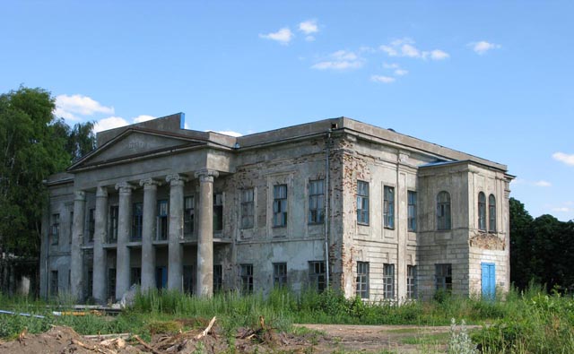 Панский дом в Александровске. Снимок 2008 года, но в таком состоянии особняк стоял много лет до этого