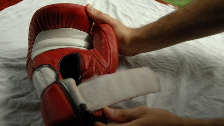 Когда нужно менять боксерские перчатки?