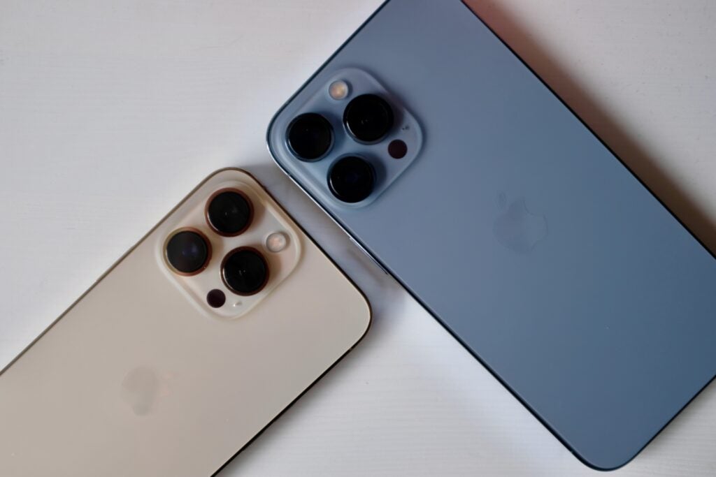 This image shows the two iPhone 14 Pro's.