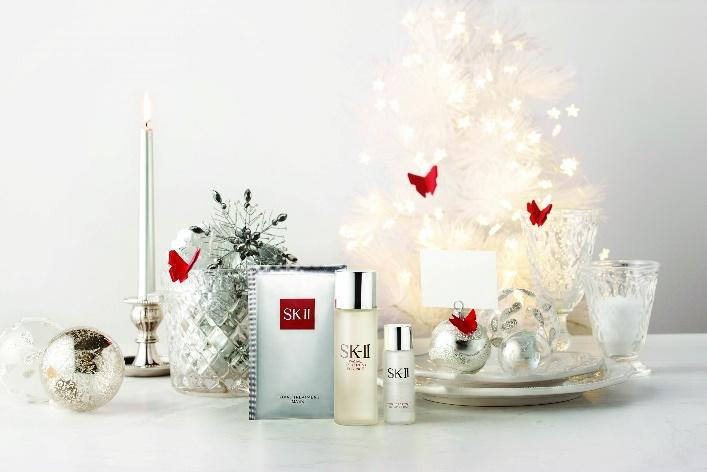 G:\Client\PG\2015\FY1516\01.SK-II\Activities\Apple 15 Wave II\ASEAN Christmas Mood Shot\Resize\Resize of Pitera Essence Set.jpg