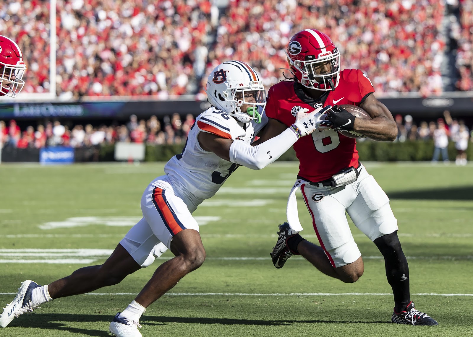 Kenny McIntosh runs towards the end zone during a game between Auburn Tigers and Georgia Bulldogs.