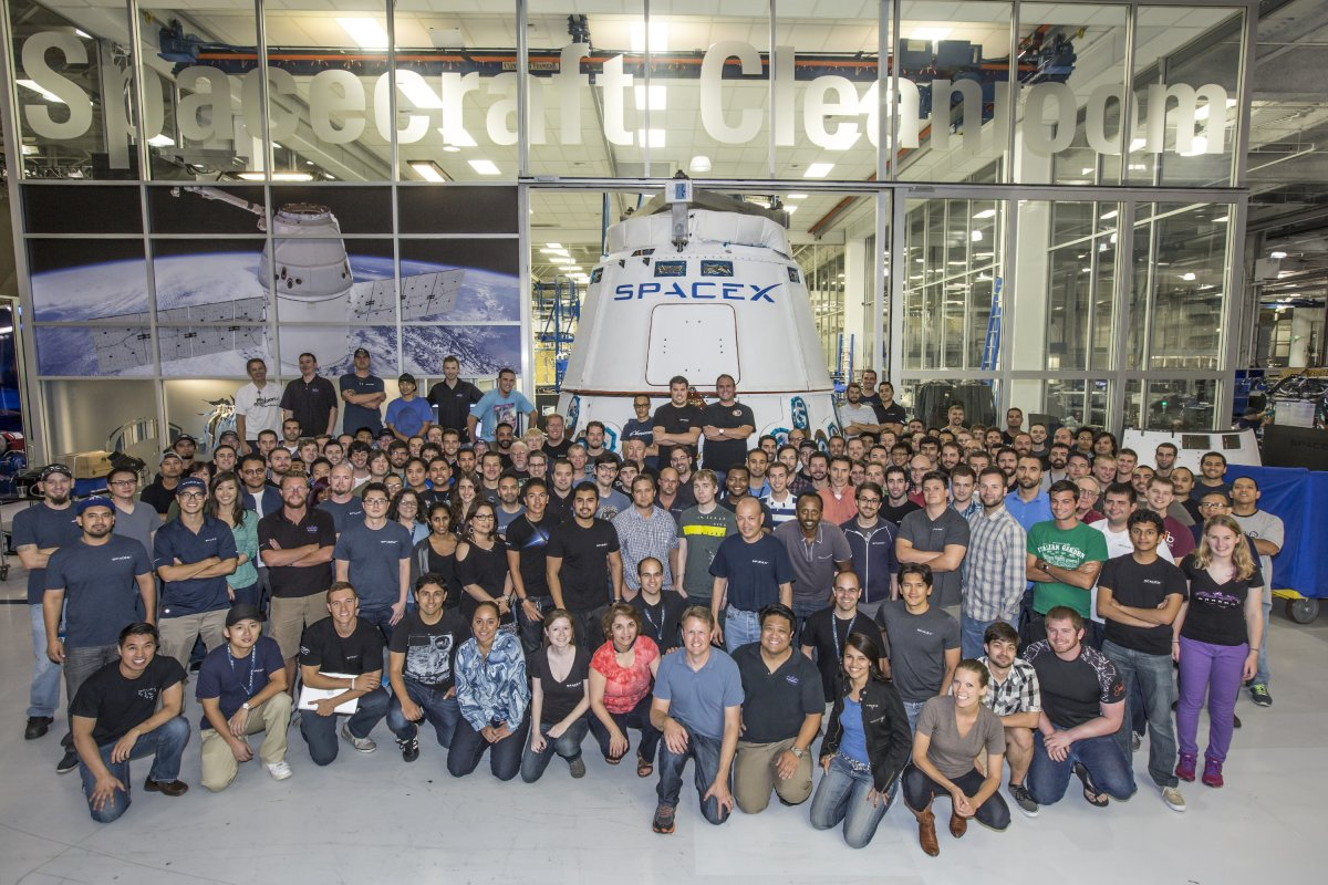 Команда SpaceX фото