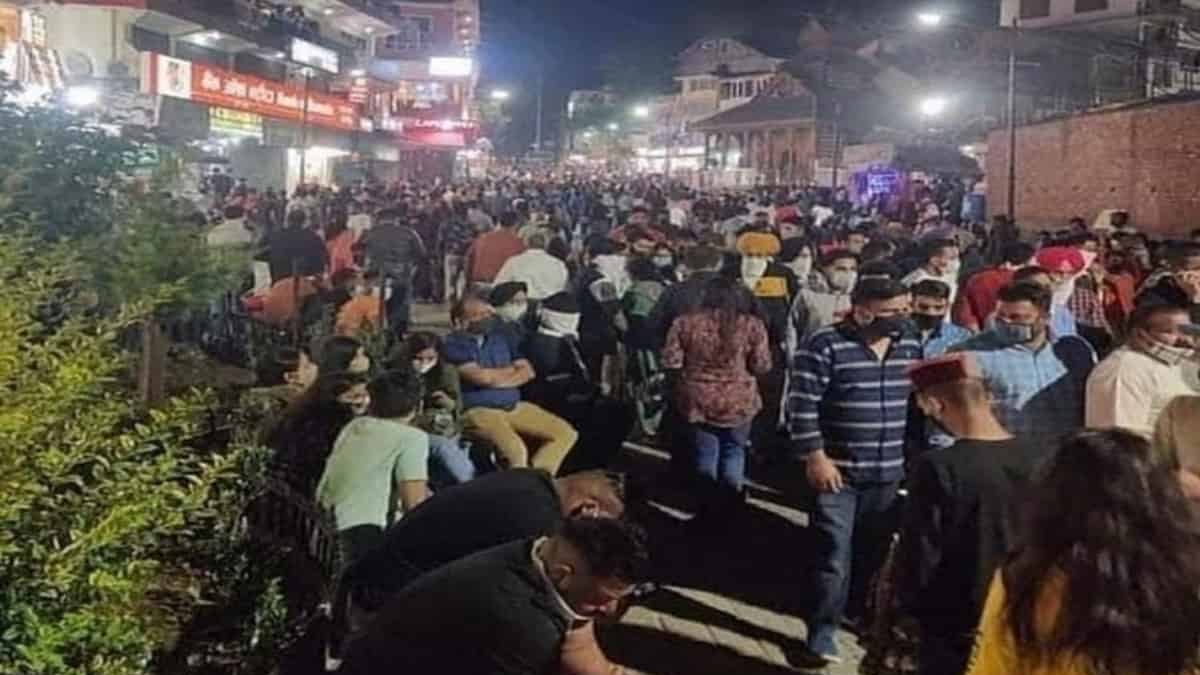 3rdWave trends on Twitter as photos of tourist crowd in Manali go viral