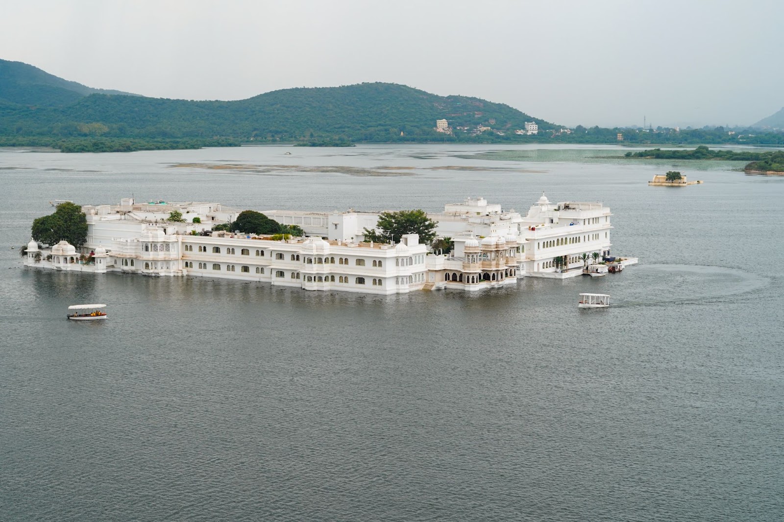 2 days itinerary for Udaipur, Lake Palace, Taj Lake Palace Hotel, Jag Niwas, Udaipur, Rajasthan, beautiful wedding destination in India