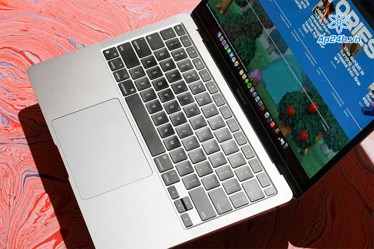 MacBook Air M1 có bàn phím và bàn di chuột tốt nhất