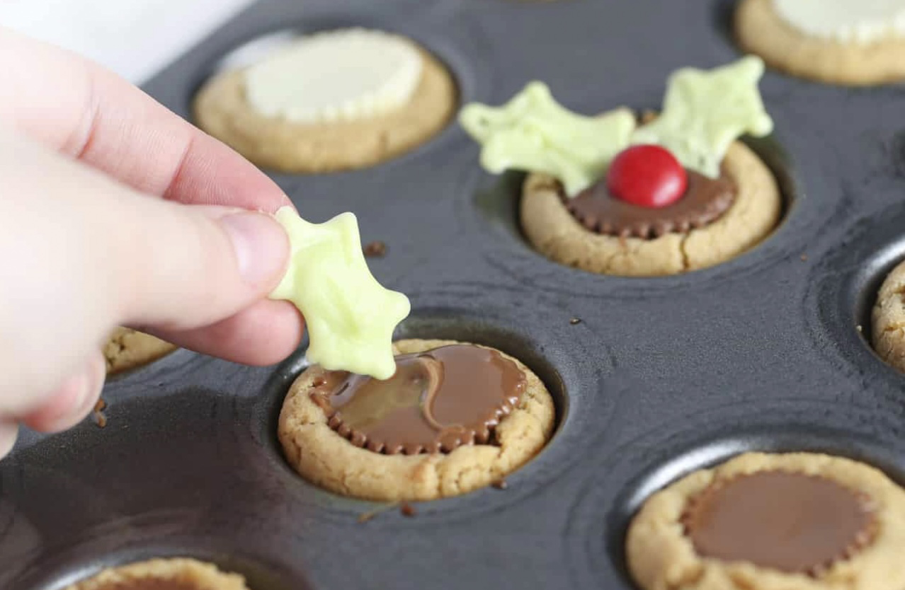 Holly Cookie Cups