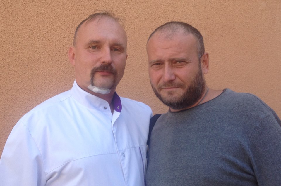 Yuriy Skrebets and the then head of the Right Sector Dmytro Yarosh. Photo from the Facebook page of Yuriy Skrebets ~