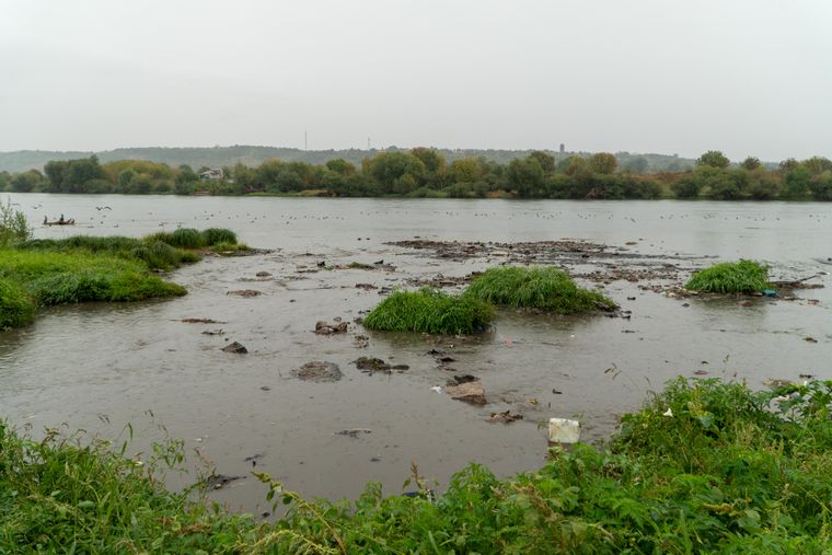Река Днестр в окрестностях города Сороки, Молдова