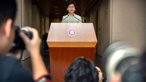 2019年10月15日,香港行政长官林郑月娥在政府大楼举行新闻发布会。(美联社)