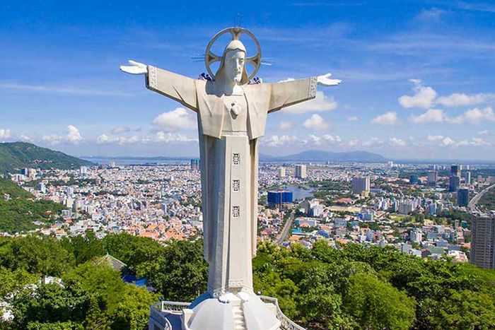 Tour du lịch Vũng Tàu - Chiêm ngưỡng tượng chúa Kitô Vua khổng lồ