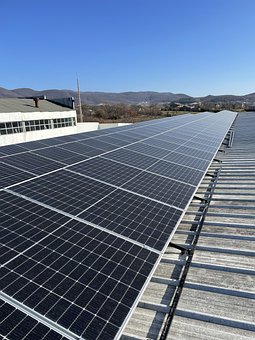 Tingkatkan Efisiensi Solar Panel di Rumah Anda