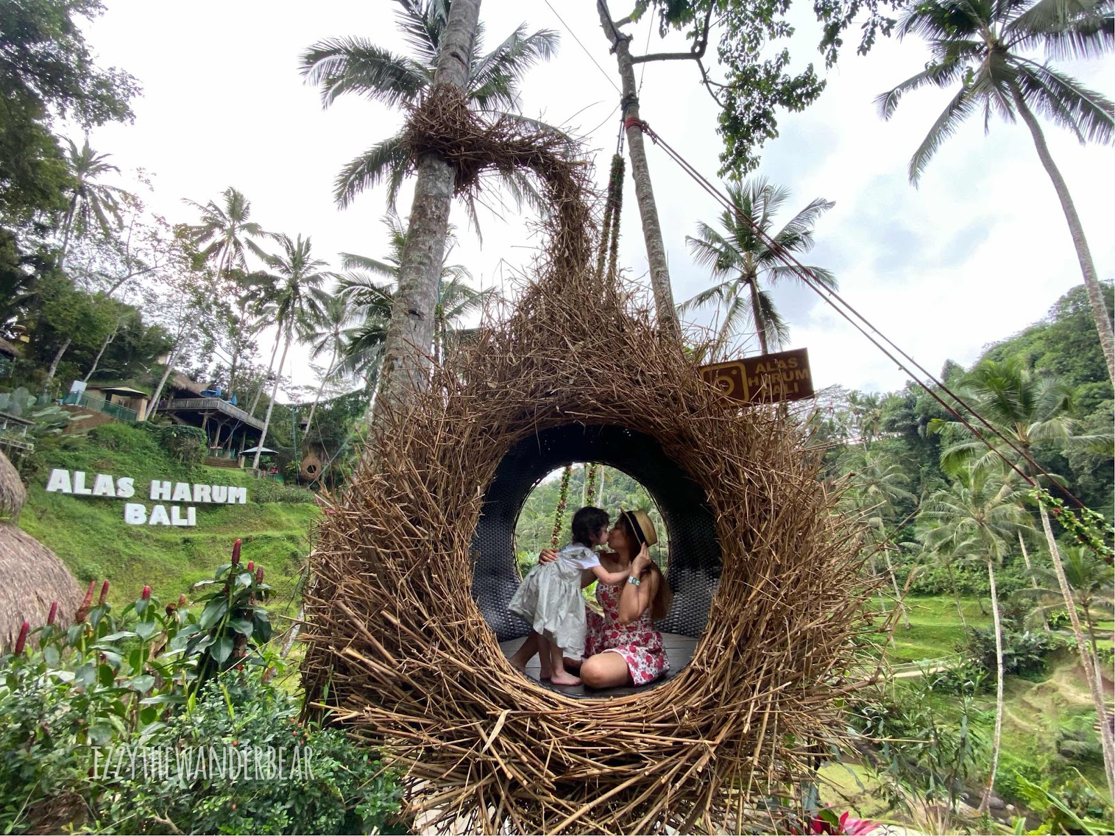 Giant Bird’s Nest Photo Booth at Alas Harum