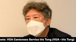 民主思路召集人汤家骅表示,近年很多建制派的人士对香港政治环境不满, 他们移民的意欲的确有所增加,不过,他认为建制派人士可能是有意移民到中国内地 (美国之音/汤惠芸)