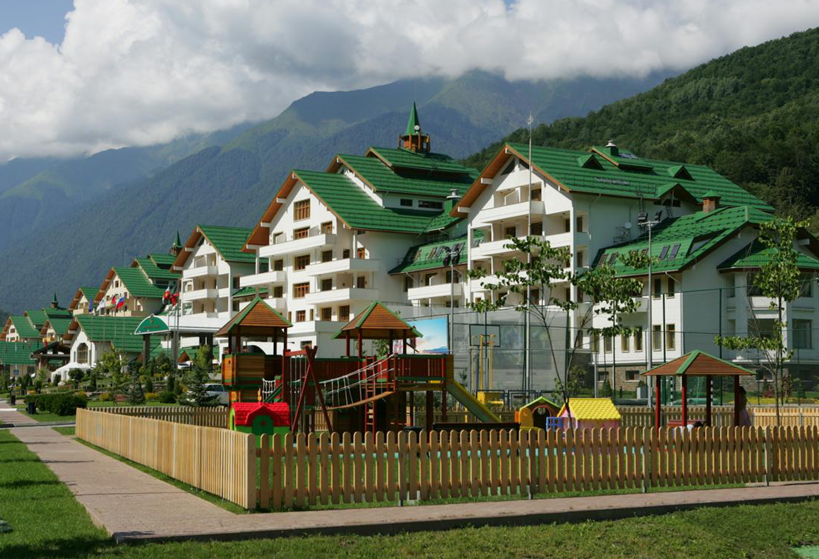 Теннисный корт Гранд отель Поляна