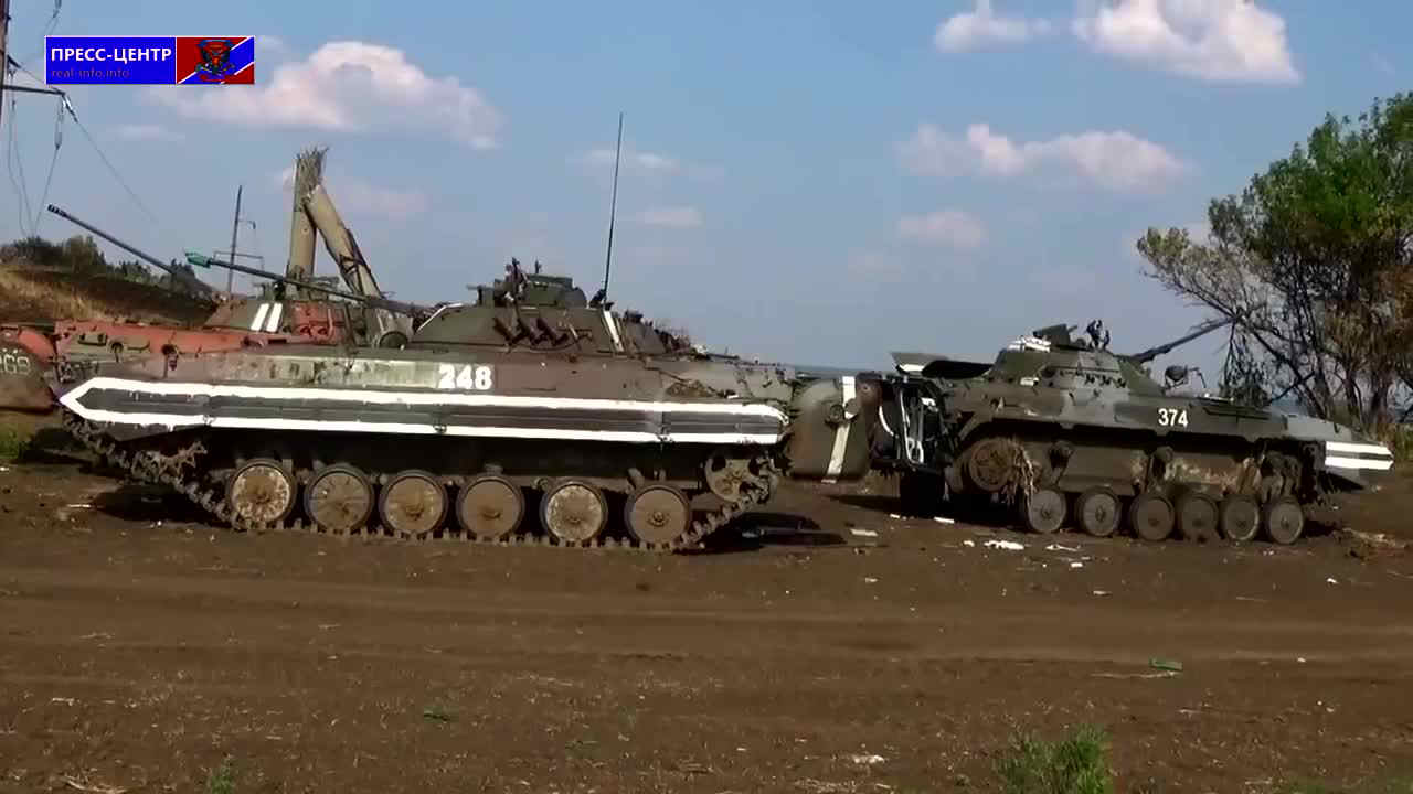 A shot of four damaged Ukrainian vehicles from the video  “Уничтоженная военная техника под Свердловском 72 бригады ВСУ”