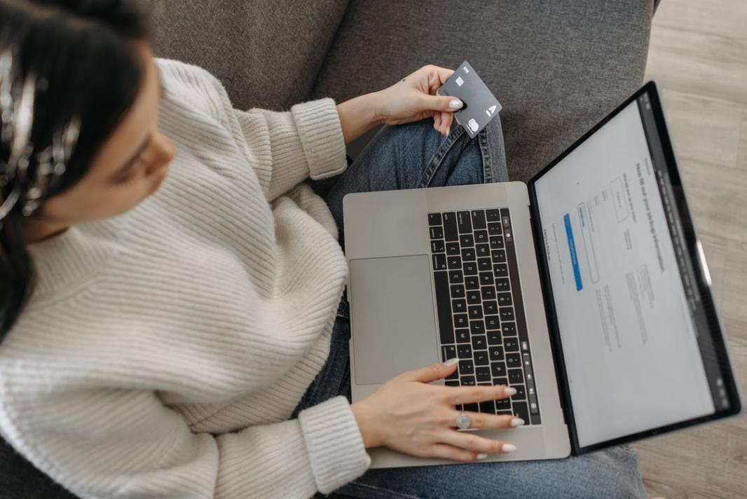 a woman entering credit card info at check out