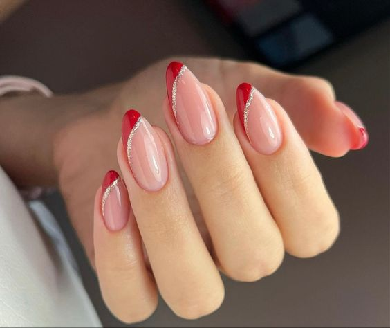 This beautiful pink nails with glitter  is all you need for the season 