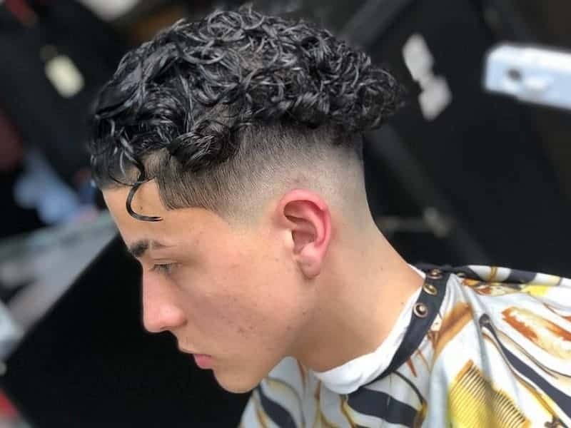 model rambut pria ikal undercut