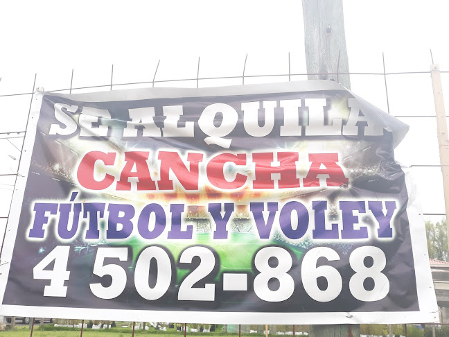 Opiniones de Se Alquila en Quito - Campo de fútbol