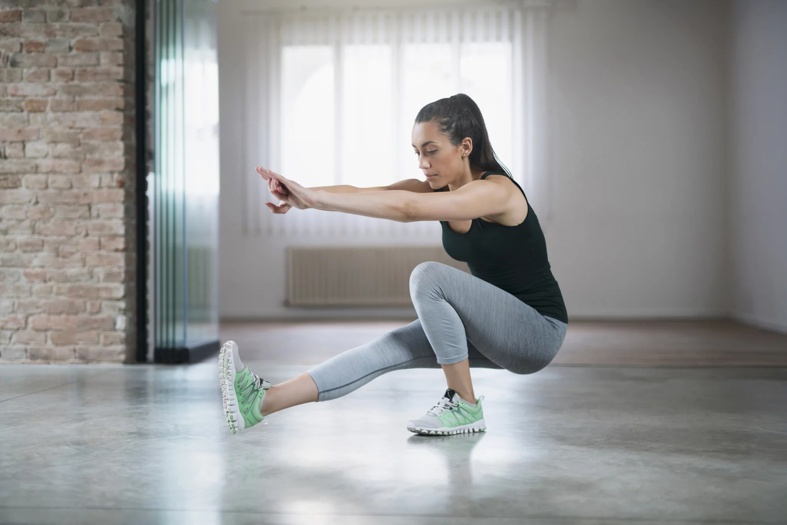 Tập động tác " Single Leg Squats" để cải thiện khả năng thăng bằng
