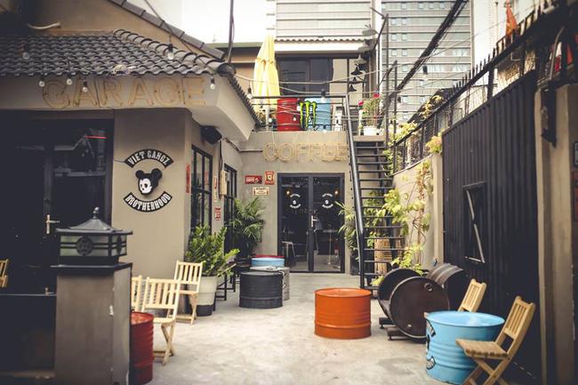 Ảnh có chứa văn bản, trong nhà, vùng, đồ nội thất

Mô tả được tạo tự động