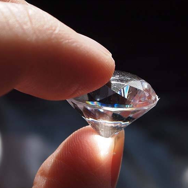 Carat là đơn vị tính trọng lượng của kim cương