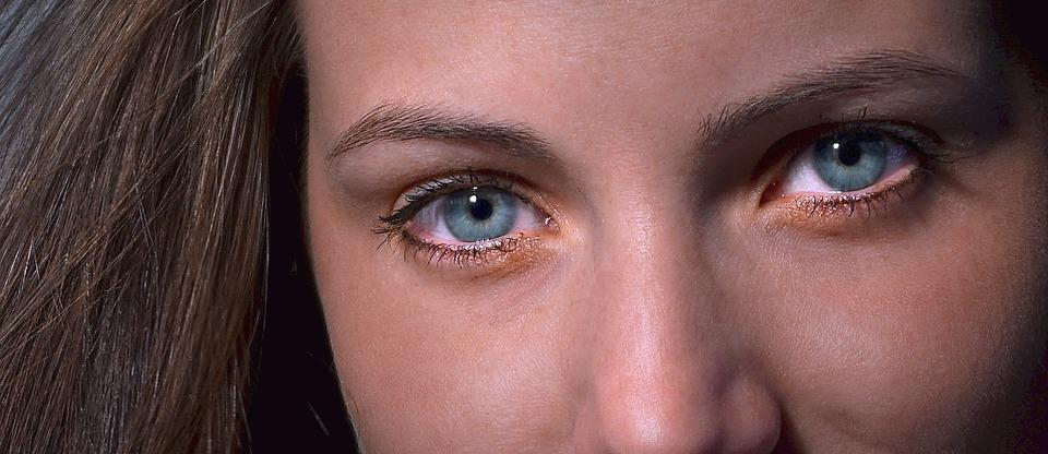 brown eyes with blue ring around iris