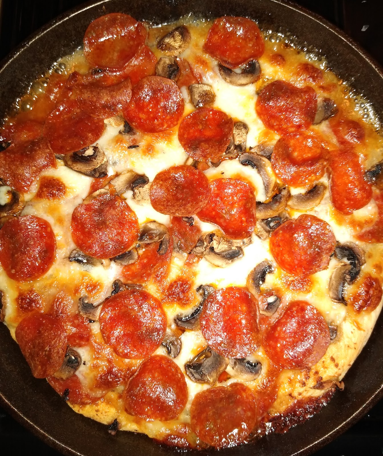 pepperoni and mushroom pizza picture