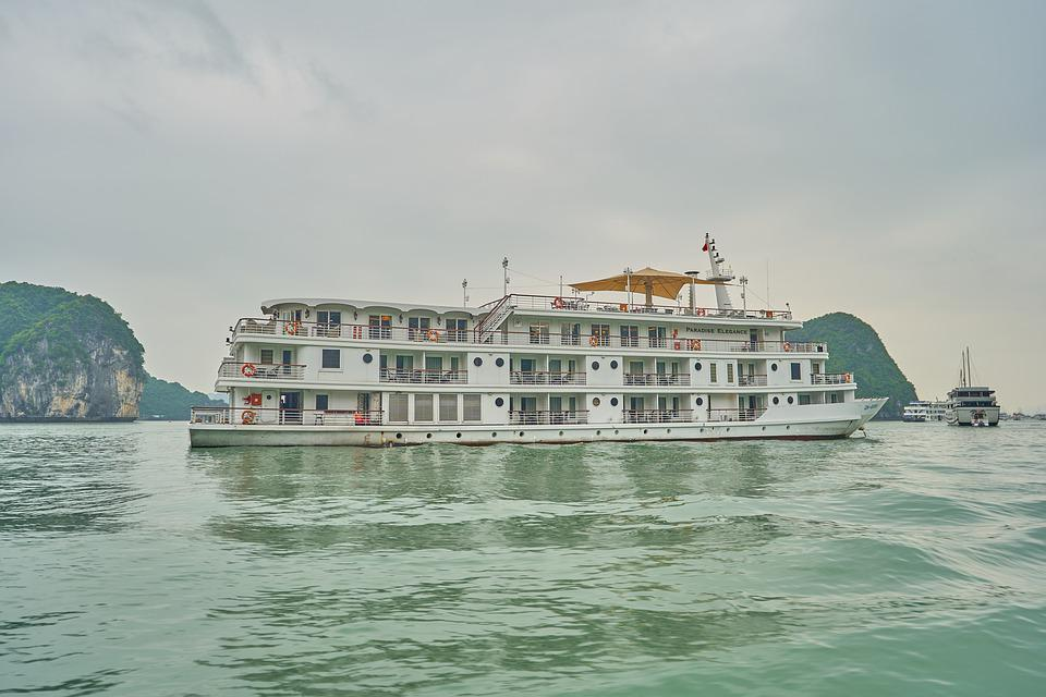 a standard cruise in halong bay