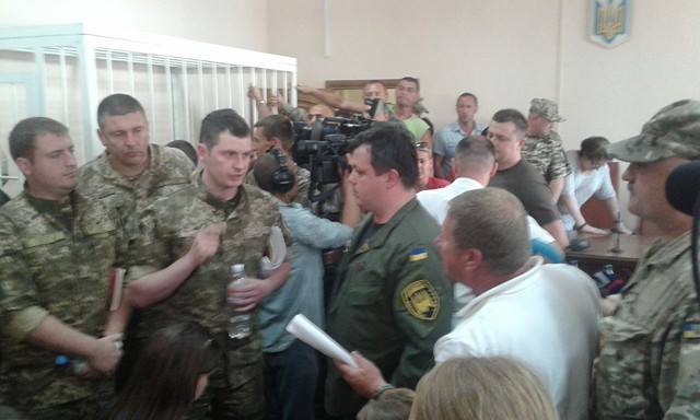 The court hearing on the case of Kulyk. Ukrainian media reported that there was a cross-fire between military prosecutors who support Kulyk and veterans of the Donbas battalion who are against him  in the court   Photo: dsnews.ua ~
