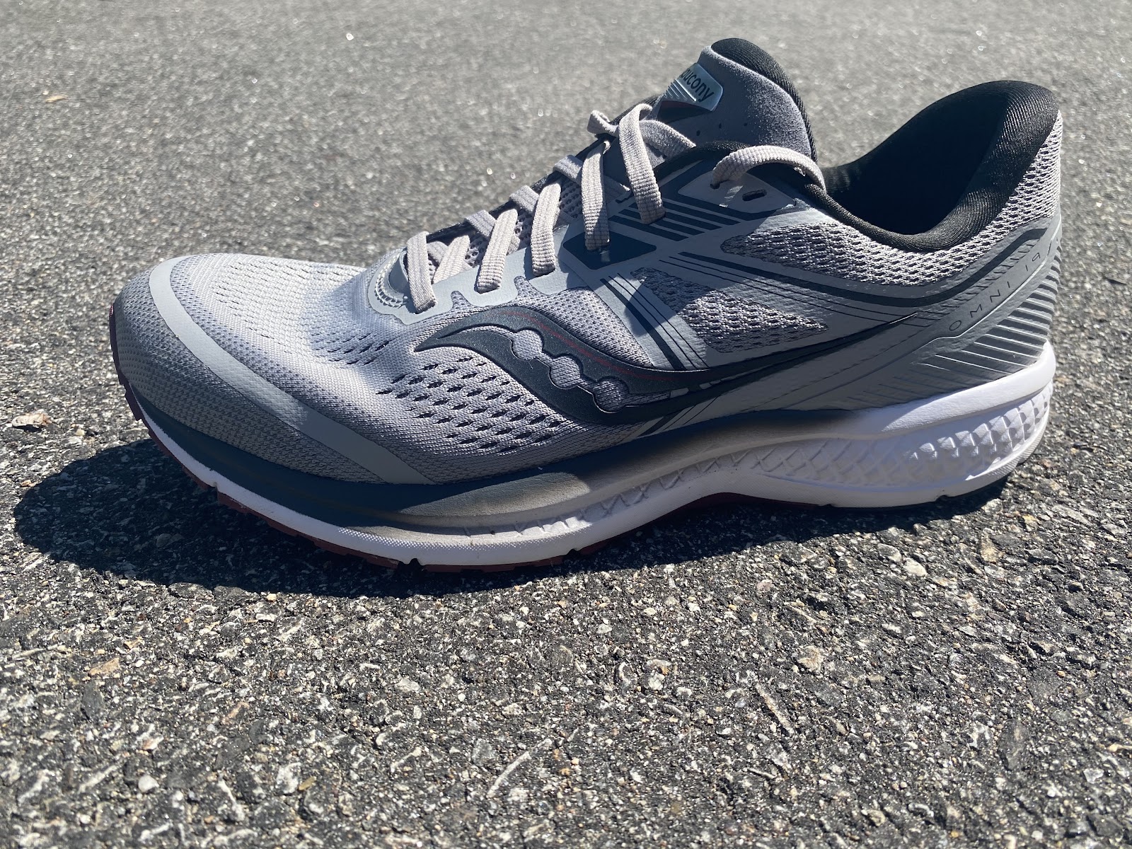 Road Trail Run: Saucony Omni 19 Review: Stable Comfort Cruiser