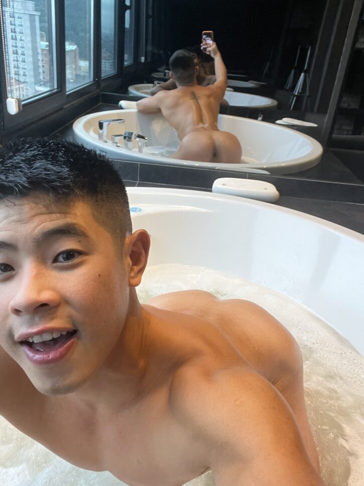 Luke Truong taking a mirror selfie in a circular bath tub for his gay onlyfans content