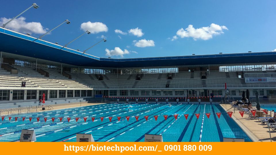 Thiết bị hồ bơi đóng vai trò vô cùng quan trọng trong việc quản lý và điều khiển hoạt động của hồ bơi