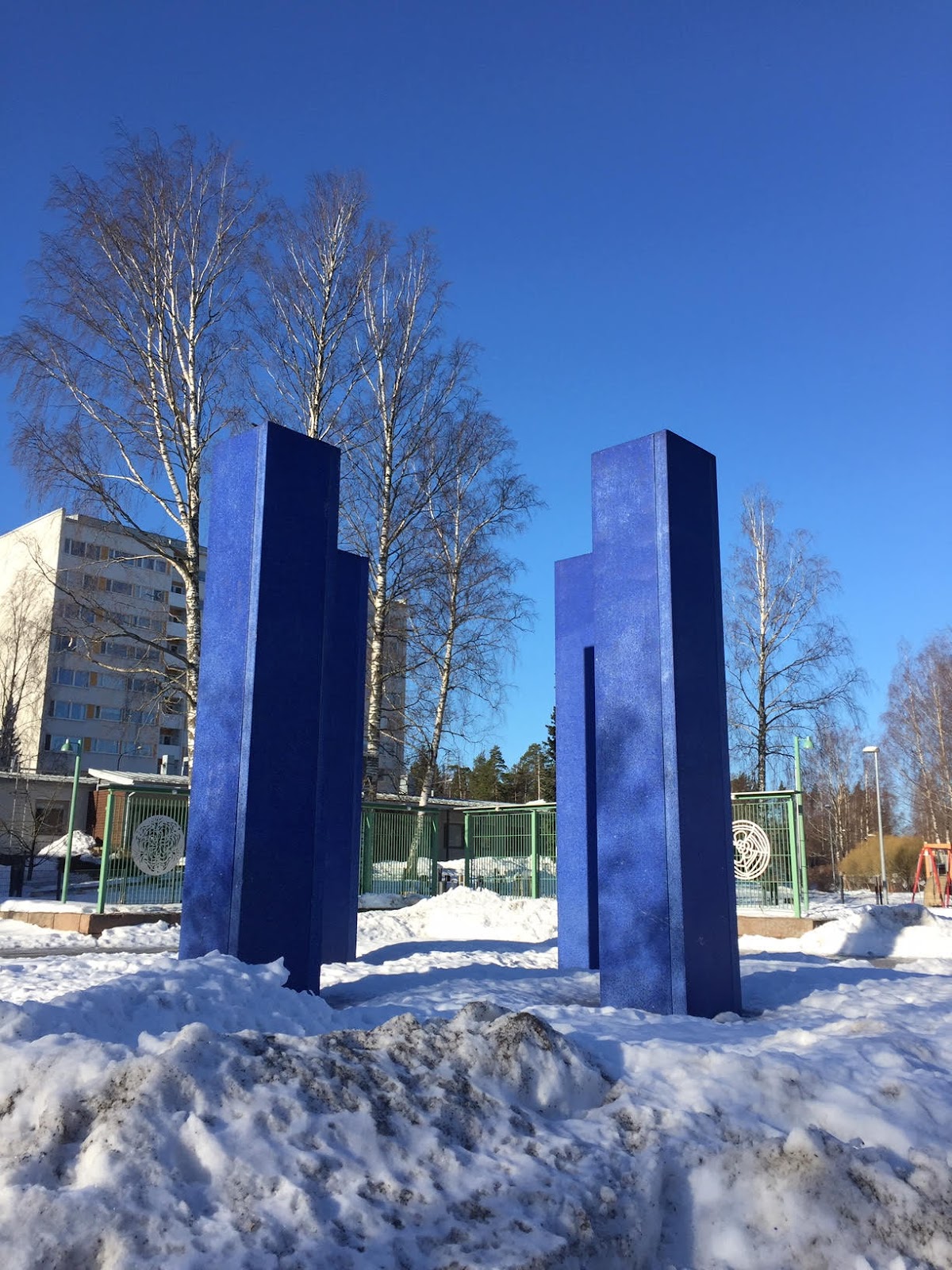 Photo 1: The deep, strong Lapiz Lazuli blue reminds Vidha of the colours in the inlay work in mosques in Pakistan. Photo: Arlene Tucker, 2019.