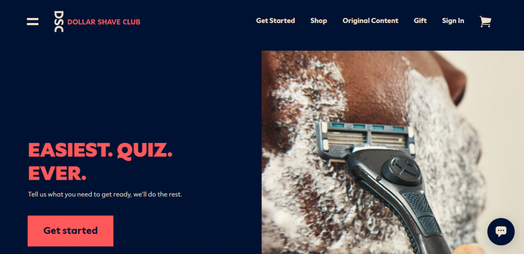 Une capture d'écran du site Web de Dollar Shave Club avec une combinaison de couleurs bleu, beige et orange.
