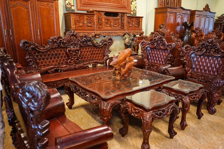 Khẳng định phong cách cho căn hộ hoặc biệt thự với bộ bàn ghế gỗ hương cổ điển đẳng cấp