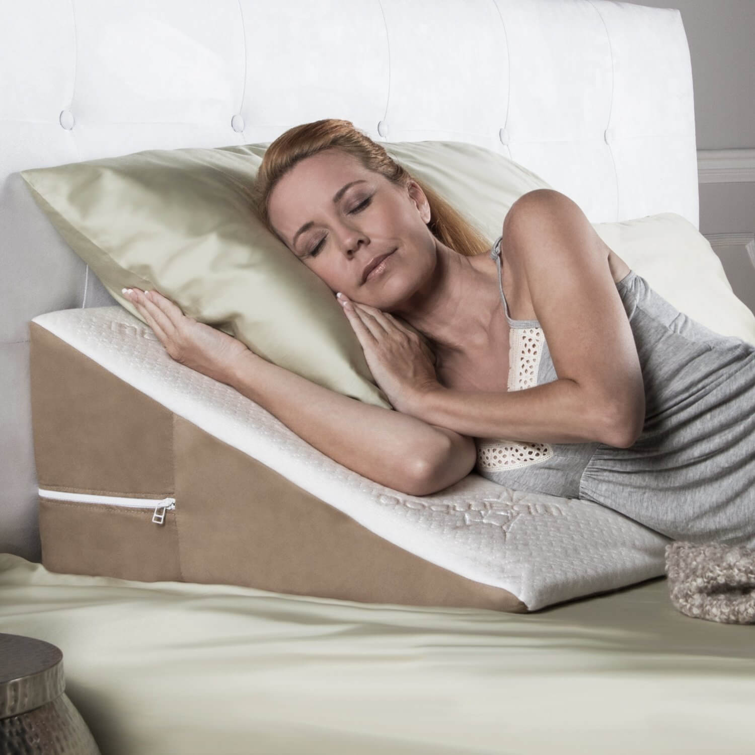Chọn gối ngủ có độ cao phù hợp để hạn chế trào ngược dạ dày khi ngủ.