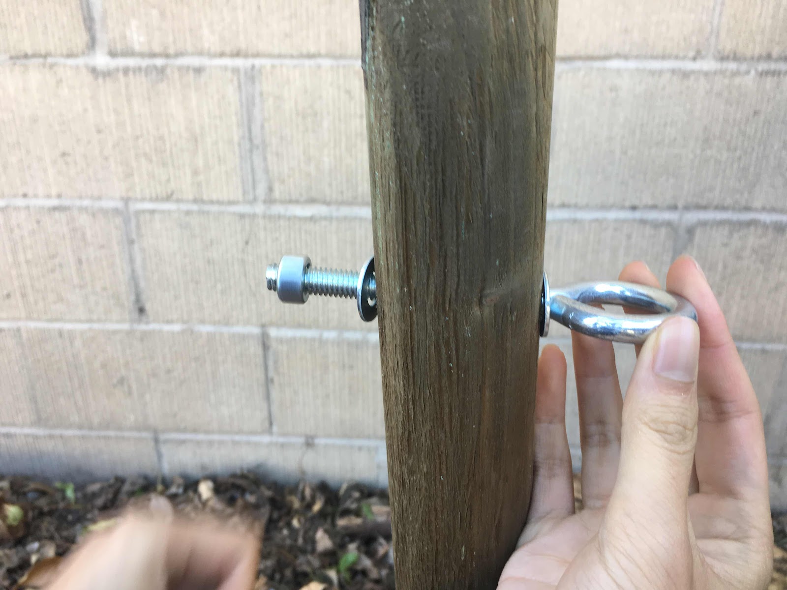 Fastening eye bolt to espalier post