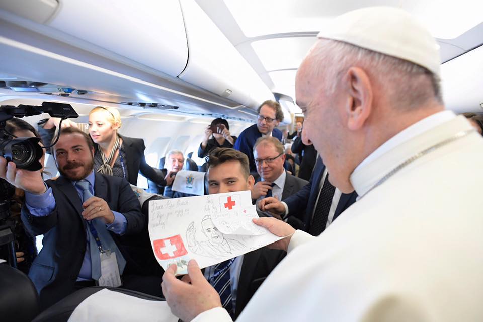 Toàn văn họp báo trên máy bay của Đức Thánh Cha từ Geneva trở về