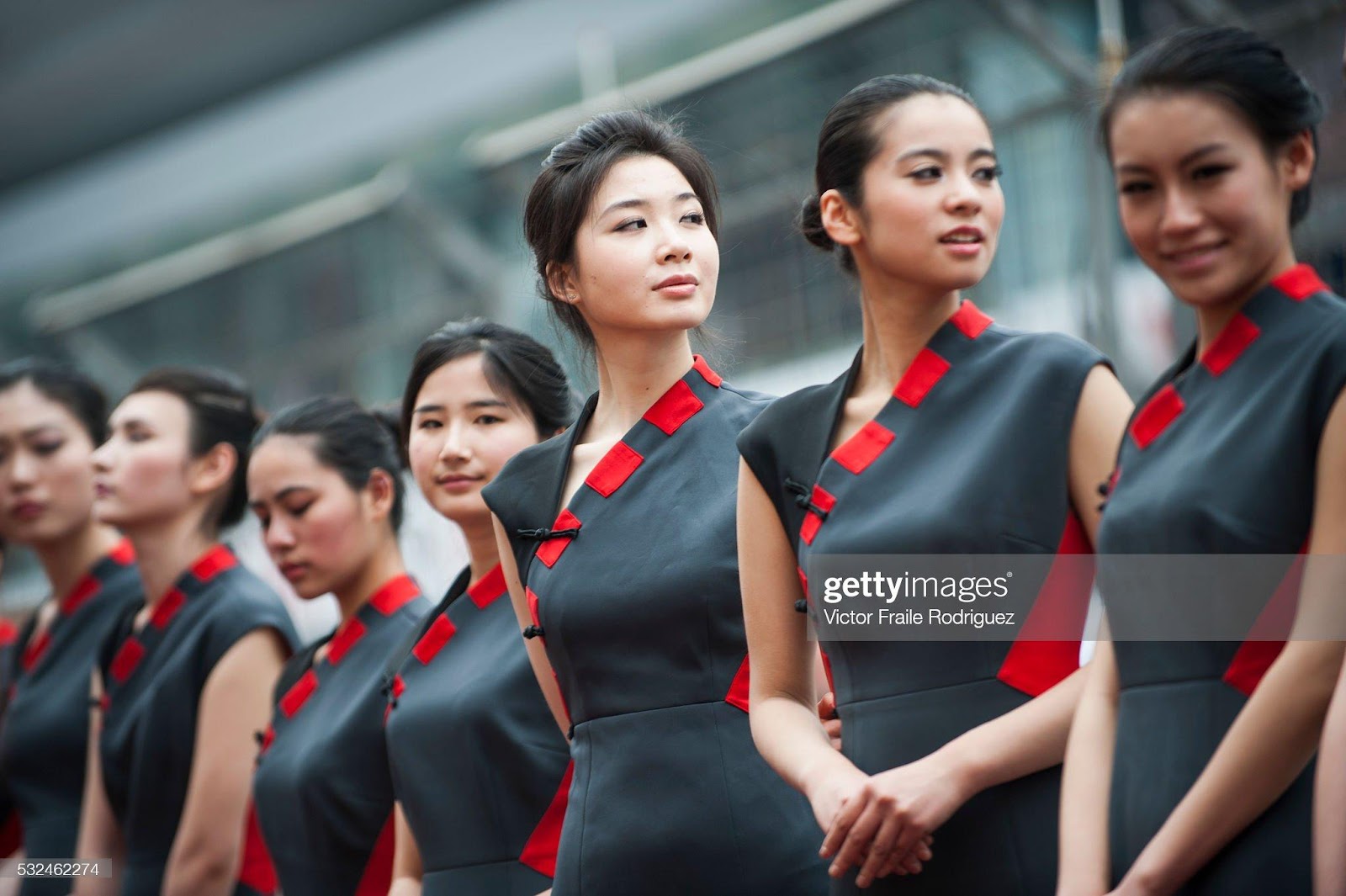D:\Documenti\posts\posts\Women and motorsport\foto\Getty e altre\chinese-grid-girls-pose-at-the-pit-lane-during-the-ubs-chinese-f1-picture-id532462274.jpg