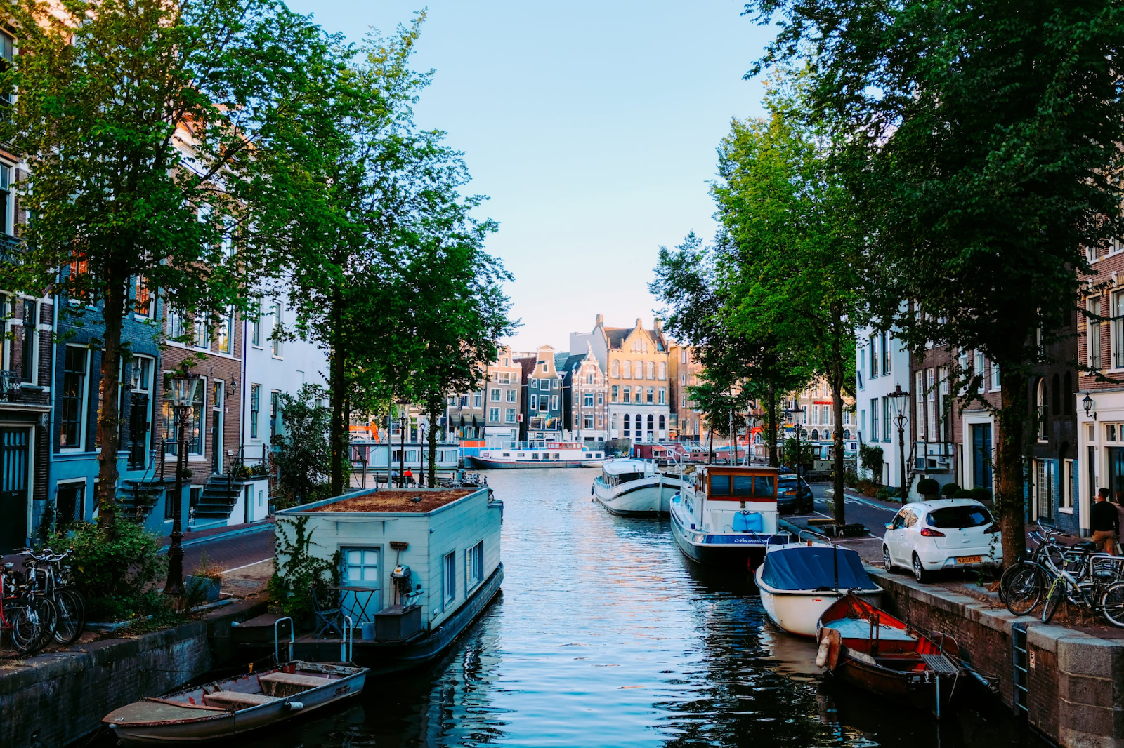 Enjoy a scenic cruise through Amsterdam’s mythical canals in the evening, you won’t regret this! 