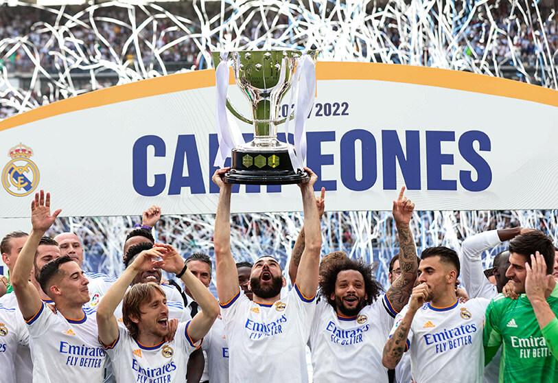  Real Madrid - hand lifting the La Liga championship trophy 2021-2022