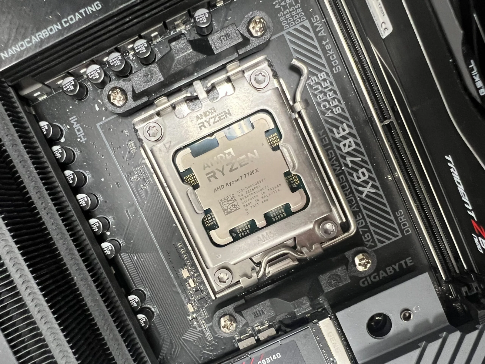 AMD-Ryzen-7-7700X-7-scaled