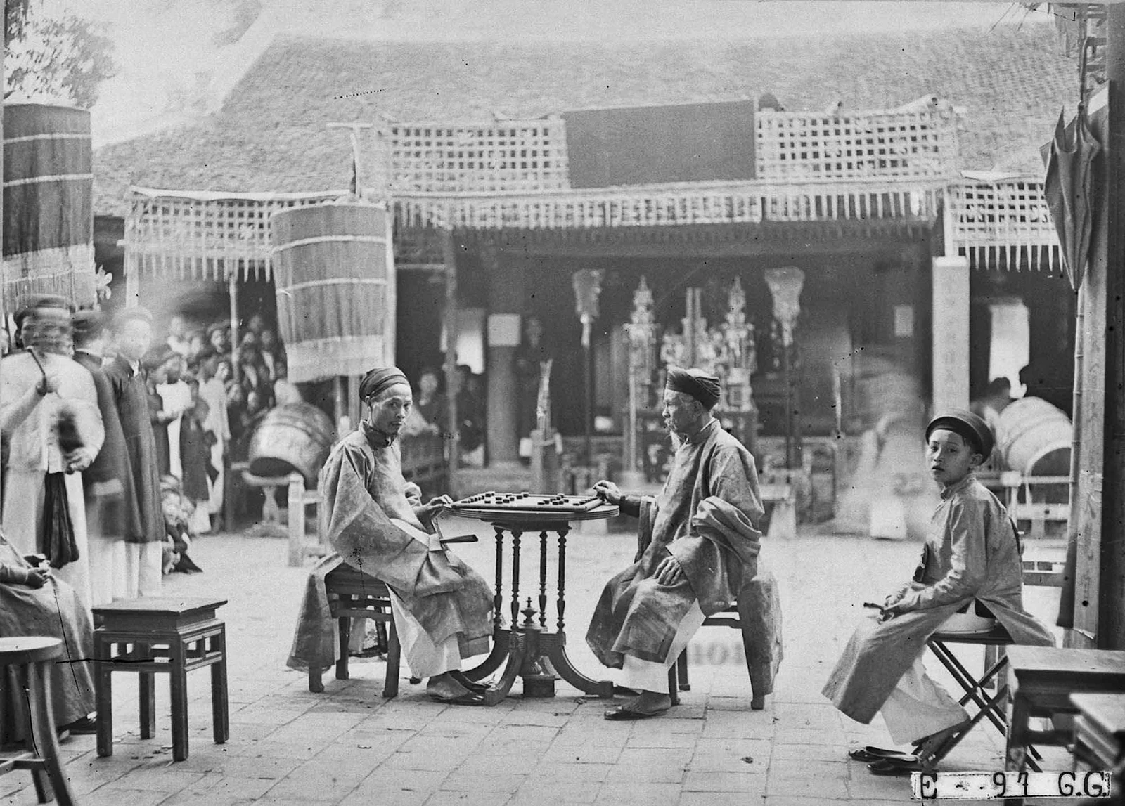Nhơn ngày 30 tháng 4 đọc lịch sử của một người trí thức đón gió trở cờ Việt Nam
