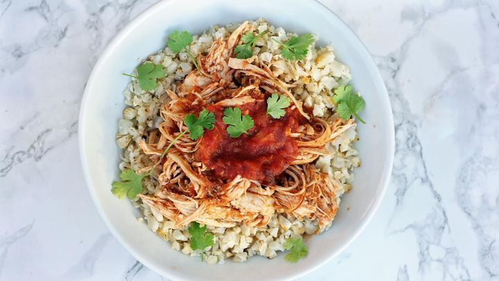 https://static.131diet.com/wp-content/uploads/sites/3/2017/11/Easy-Salsa-Chicken-Bowl-9.jpg?resize=720x405